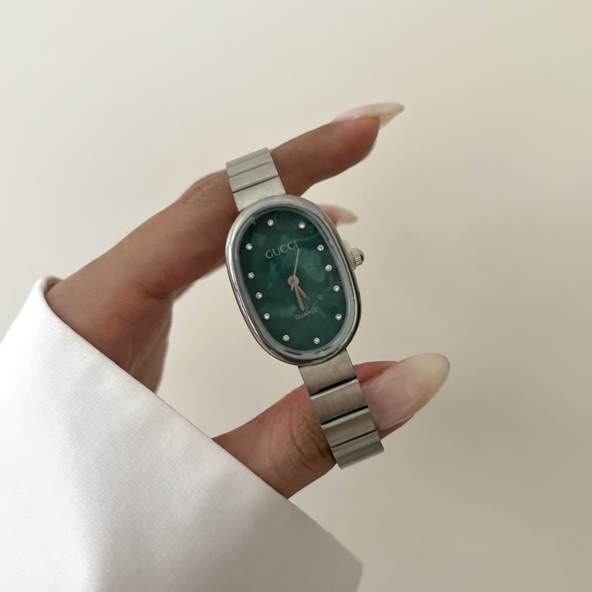 ساعت گوچی زنانه صفحه بیضی سبز نگین دار