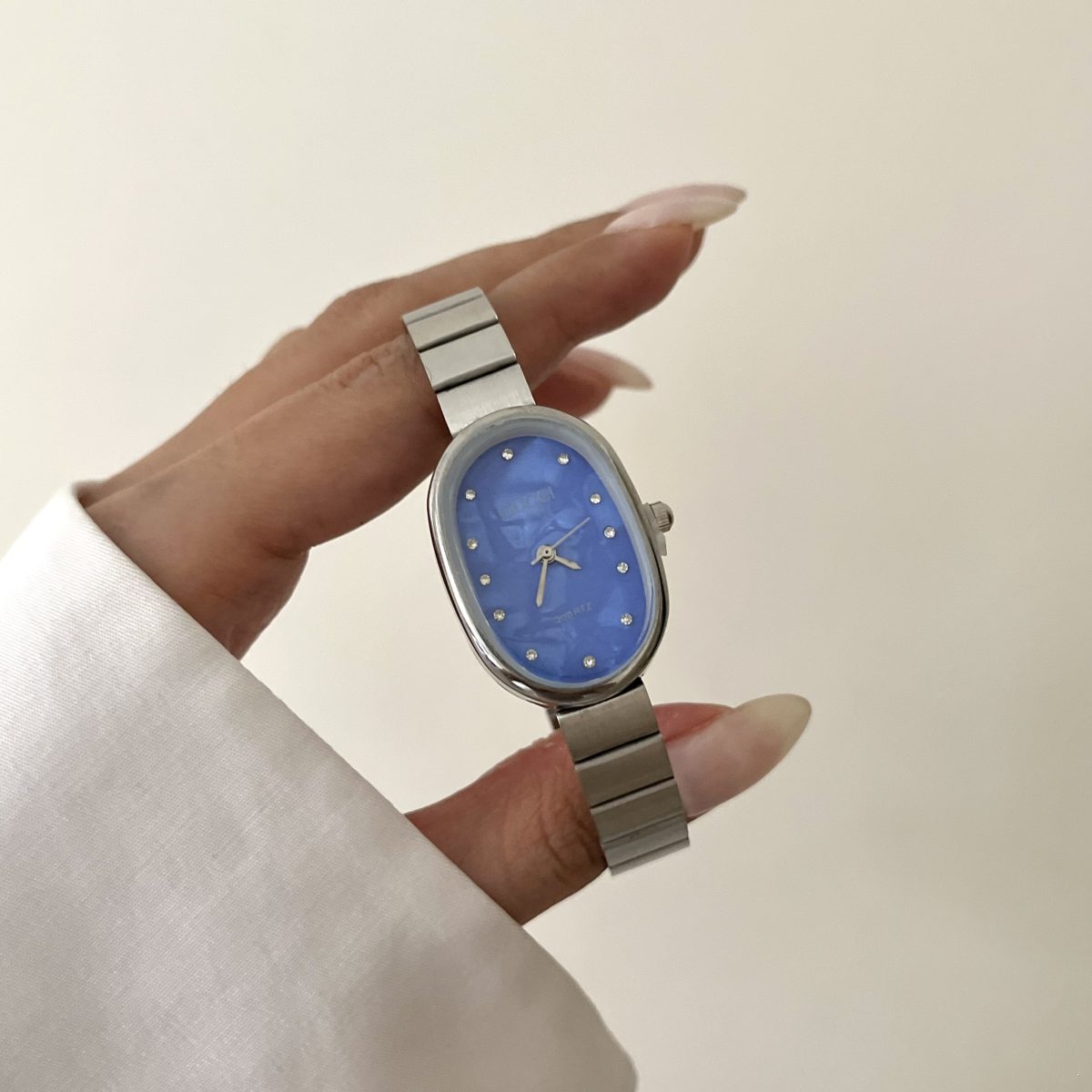 ساعت گوچی زنانه صفحه بیضی ابی نگین دار