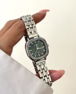 ساعت نایدو صفحه مربع سبز بند حصیری - Image 2