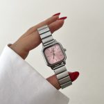 ساعت DW صفحه صورتی بند سیلور کرکره ای