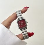 ساعت DW صفحه زرشکی بند سیلور کرکره ای